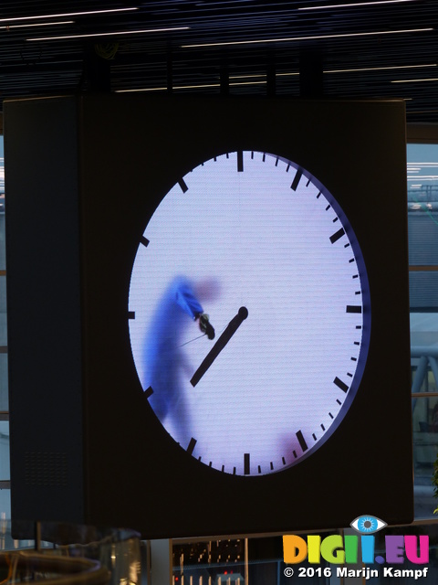 FZ030625 Painted clock at Schiphol airport